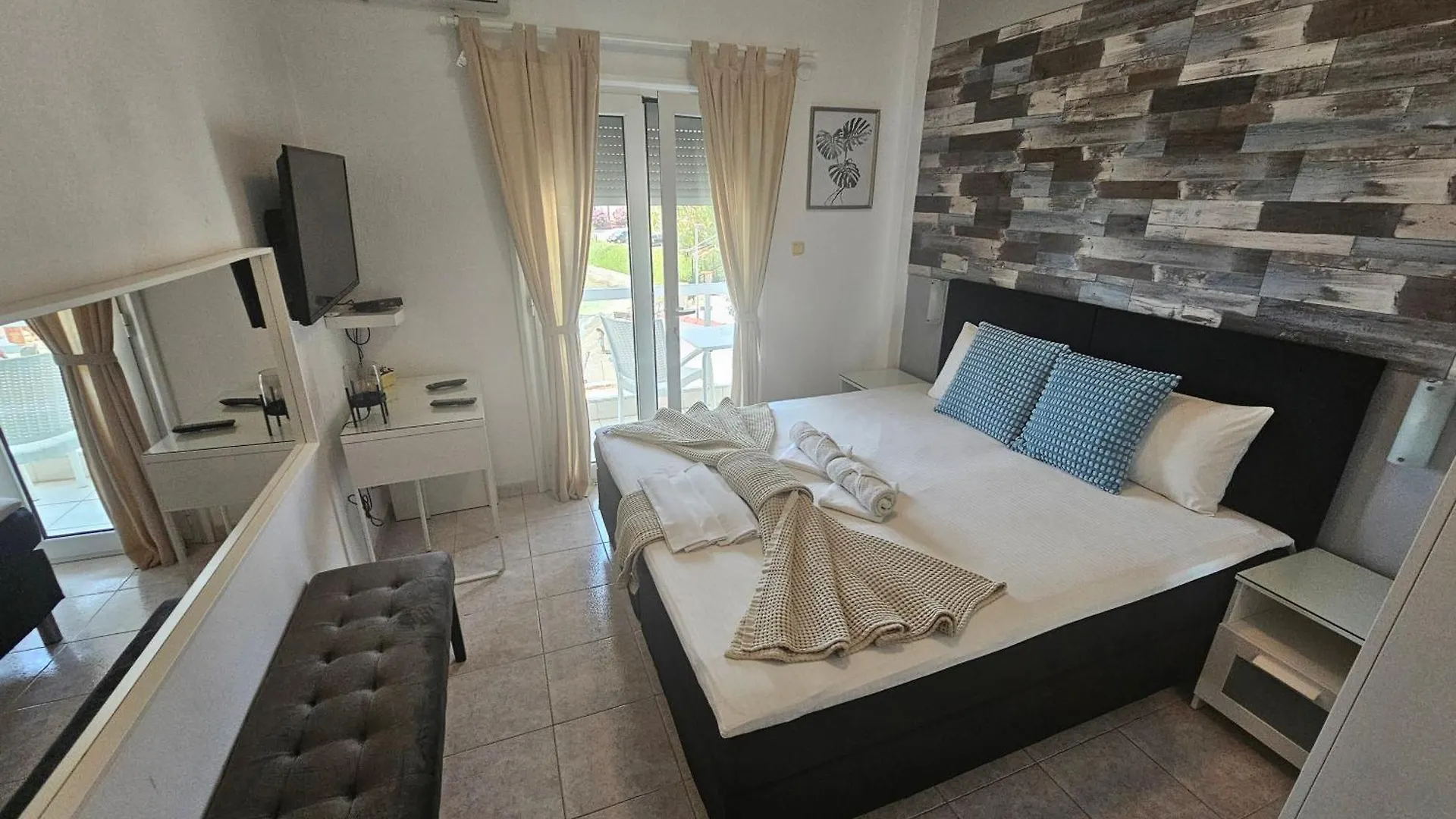 Sunset_Apartments Only 15 Meters From The Sea Neos Marmaras Hotel de apartamente